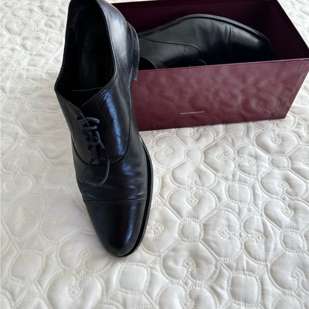 Men's shoes, size 10 1/2 To boot New York in a good condition slightly used.